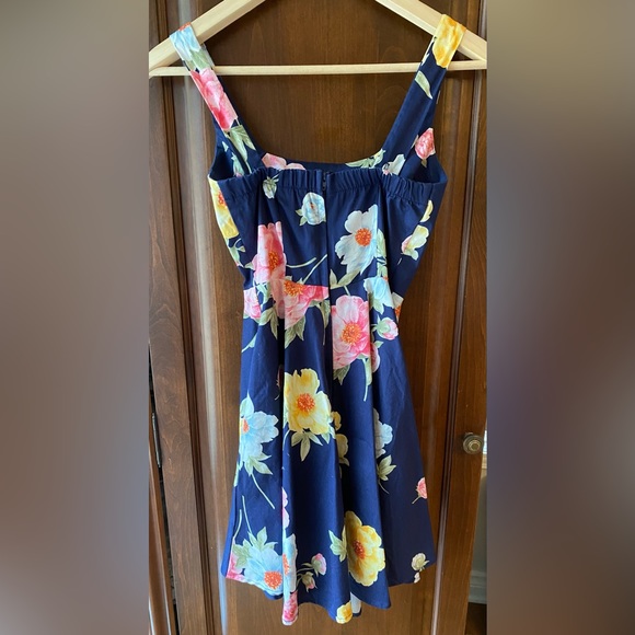 Dress - Picture 5 of 5